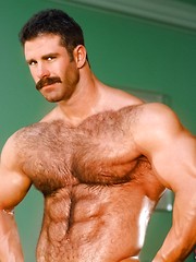 Hot bodybuilder Pete Kuzak naked