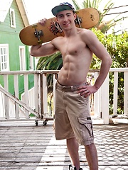 Jed Atkinson shows his hot young muscle body