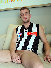 Aaron gets his cock sucked