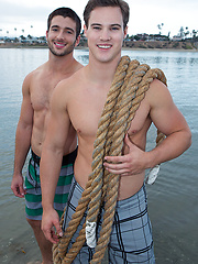 Horny jocks keep warm by fucking raw!