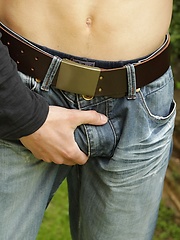 Smooth twink Will Jones busts a nut outdoors.