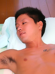 Japanese boy-next-door Haruki jerking off!