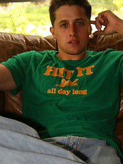 Rey Gold jerking off his cock