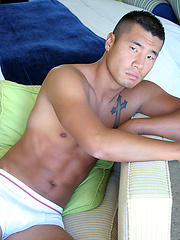 Asian hunk Tommy Parks naked