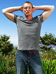 Muscle american stud Leo Winston