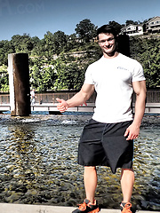 Daniel Carter - GayHopplas muscle boy