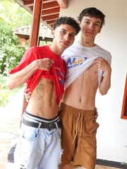 Hot latino twinks Arty Alan and Julian Isaza fucking