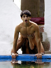 Old cop rims a naked twink outdoors