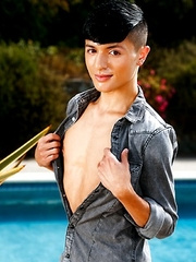 Exotic boy Maxim Rose shows his sexy butt