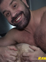 INCREDIBLY FIT NASTY MUSCLEBEAR DUNGEON FUCK