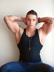 Johnny Diesel shows his sexy butt