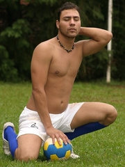Gay latino soccer player strips foutdoors