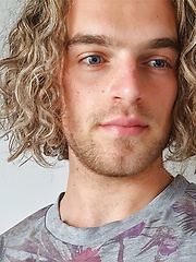 Sexy Aussie boy Reece Anderson stripping off