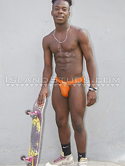 Uncut Tyreke Skates Nude! Haitian Jock Returns for the Holidays: Pumps Iron, Pees, Basketball, Yoga & Santa Blasts 7 Loads only here!